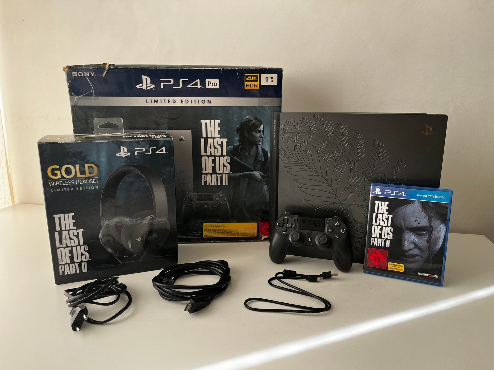 PlayStation 4 Pro The Last of Us 2 Limited Edition compleet, Met games, Ophalen of Verzenden, Zo goed als nieuw, Met 1 controller