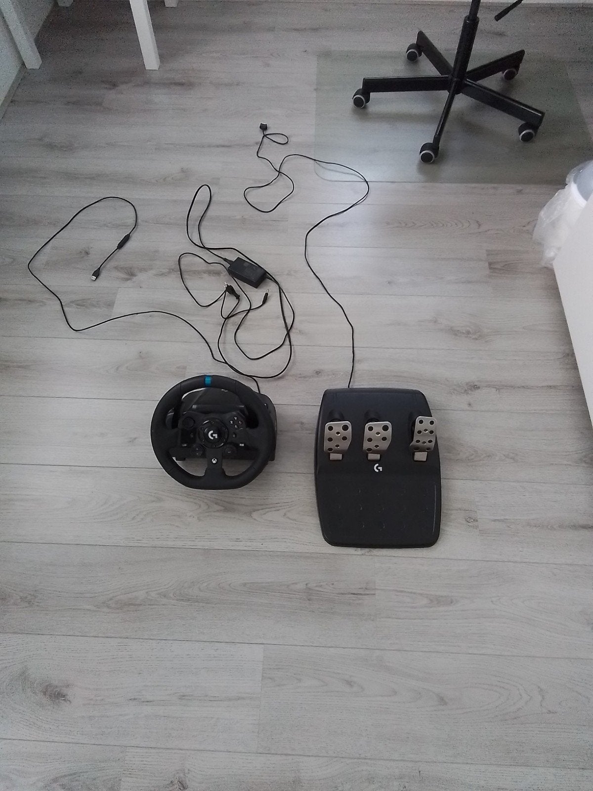 Logitech G923 racestuur en pedalen voor PC en Xbox, Ophalen of Verzenden, Zo goed als nieuw, Stuurtje of Sportattribuut, Xbox Series S