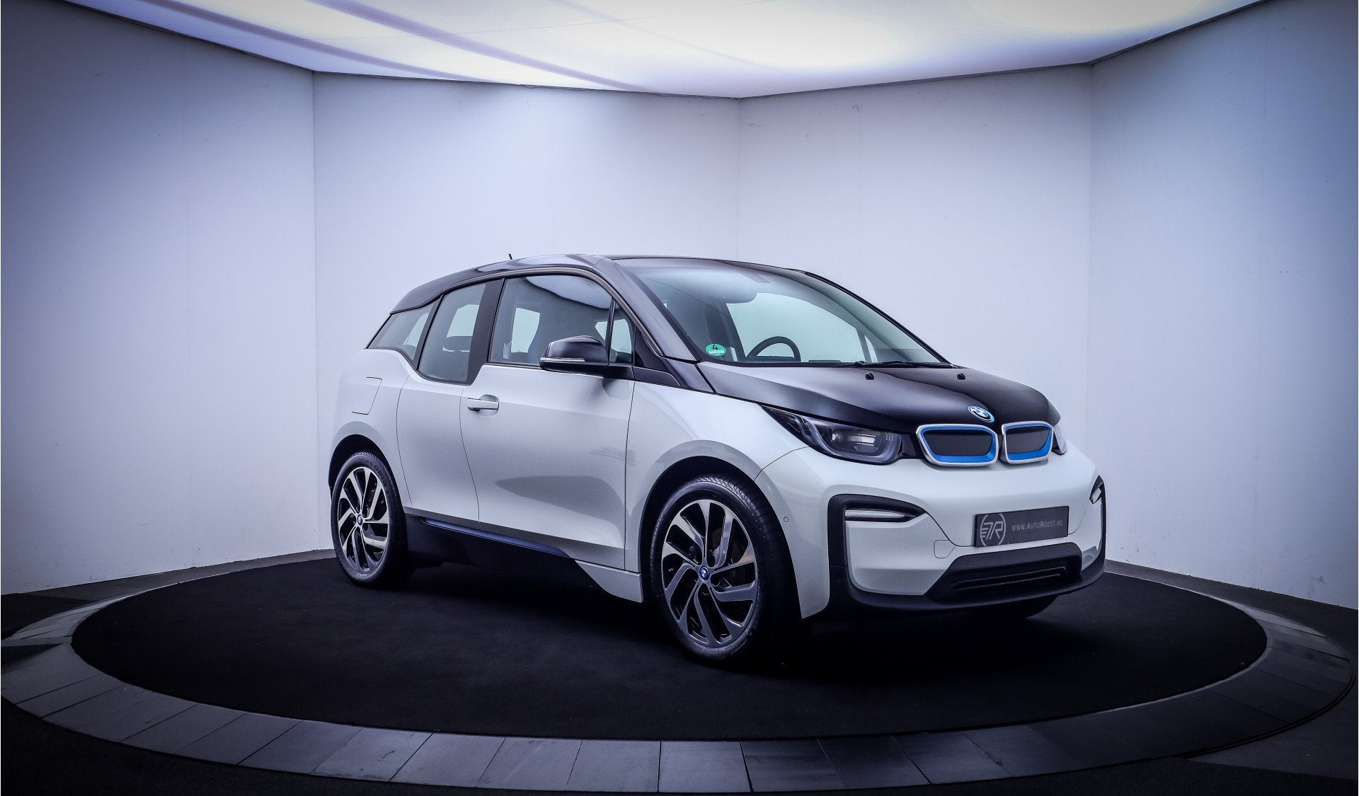 BMW i3 120Ah 42 kWh BUSINESS Plus FULL LED | WARMTEPOMP | CA, Gebruikt, Zwart, 4 stoelen, Wit