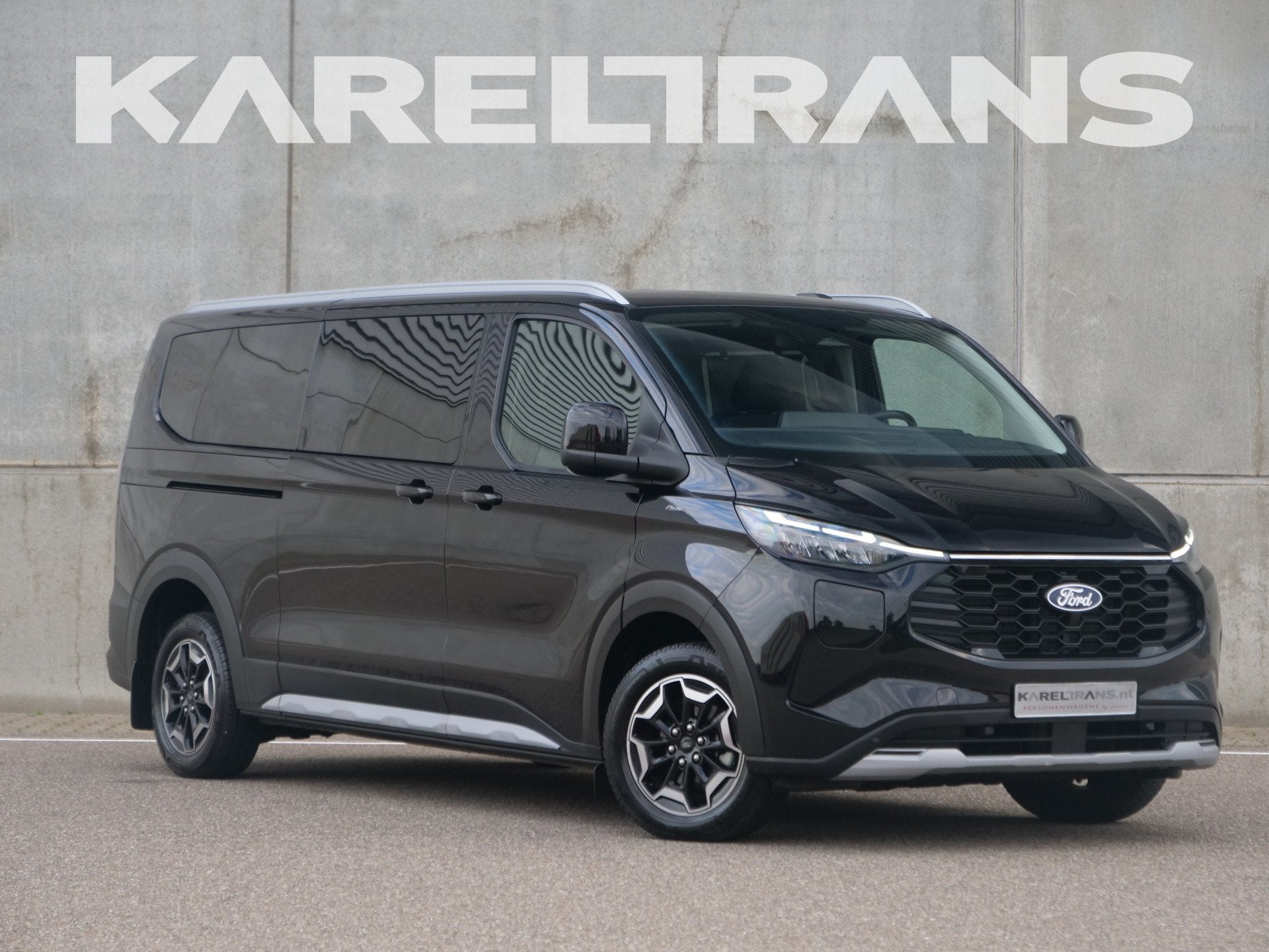 Ford Transit Custom Tourneo 2.5 PHEV L2H1 Titanium | 8-perso, Auto's, Dealer onderhouden, Gebruikt, 1850 kg, Zwart