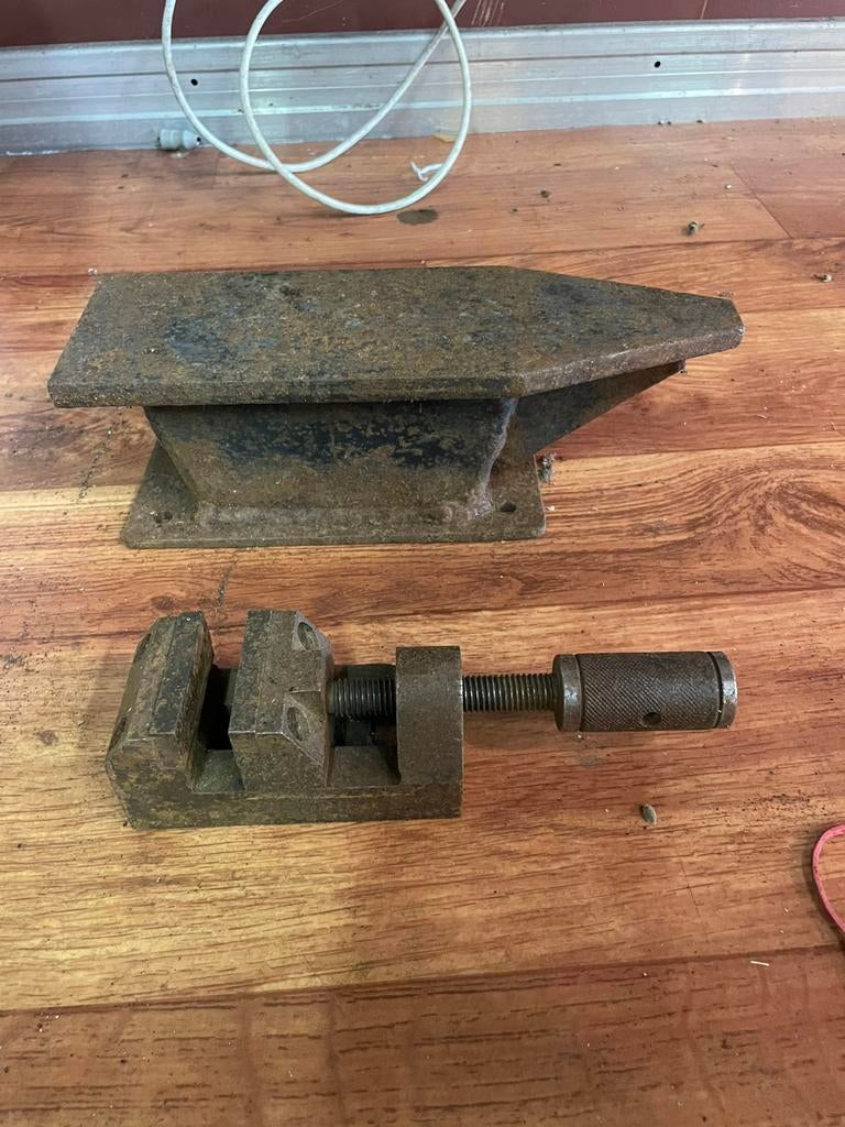 Aambeeld en bankschroef, Antiek en Kunst, Antiek | Gereedschap en Instrumenten, Ophalen
