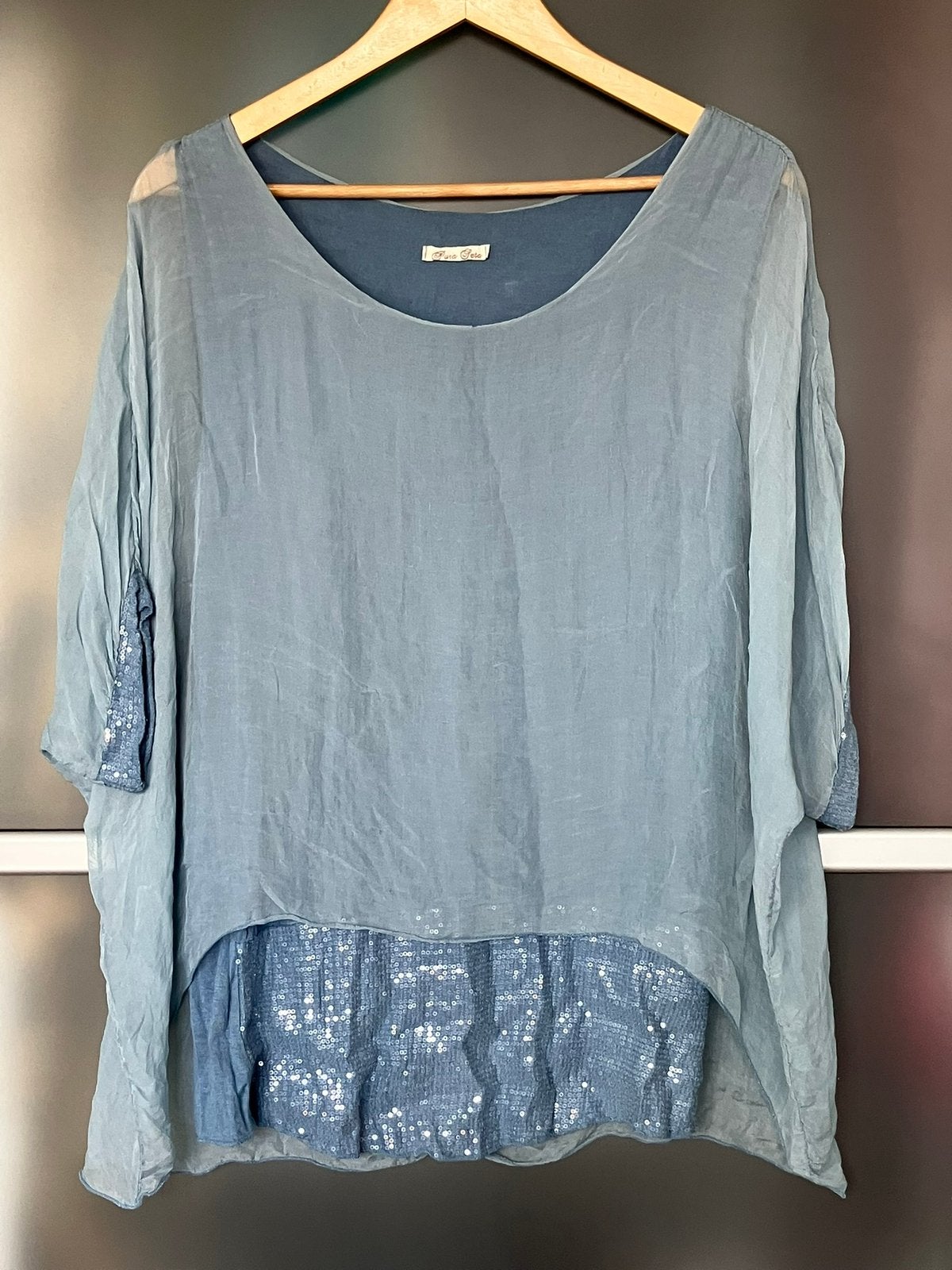 Fluid and Elegant Light Blue Silk Blouse with Elastic Top, Kleding | Dames, Ophalen of Verzenden, Gedragen, Blauw, Korte mouw