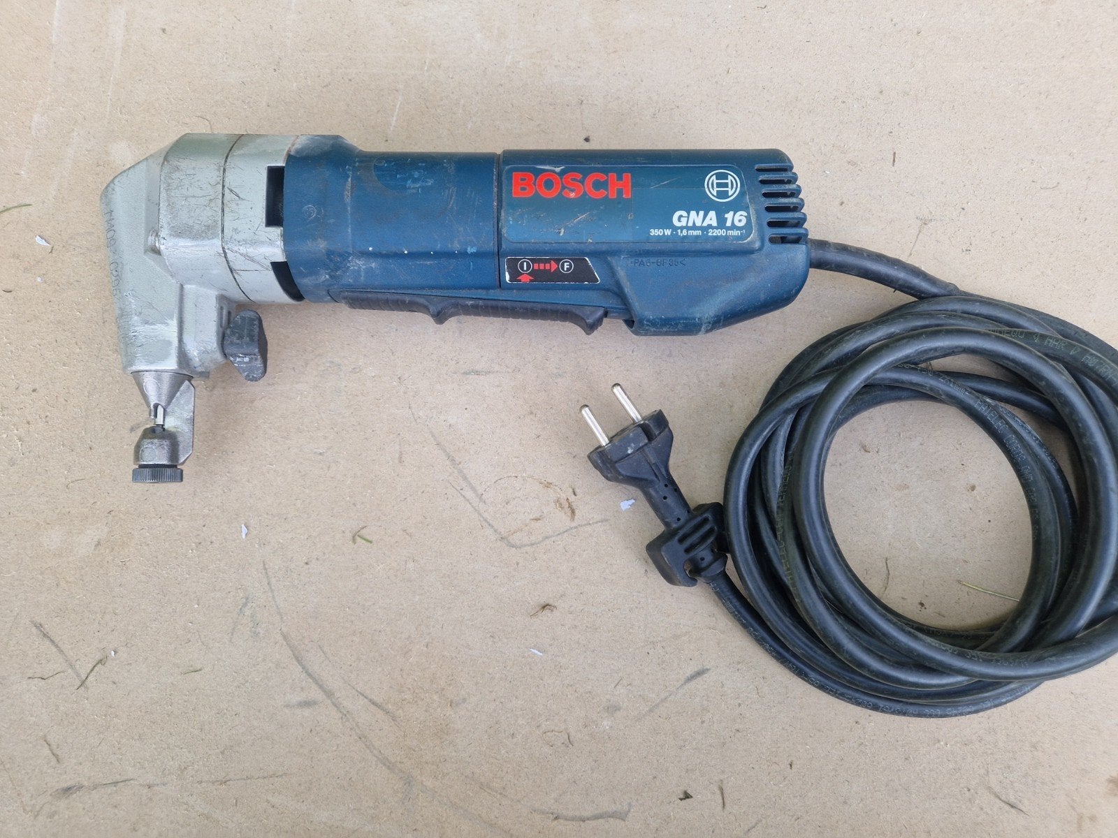 BOSCH GNA 16 Knabbelschaar Plaatschaar Knabbel, Ophalen of Verzenden, Gebruikt, Minder dan 700 watt, Overige typen