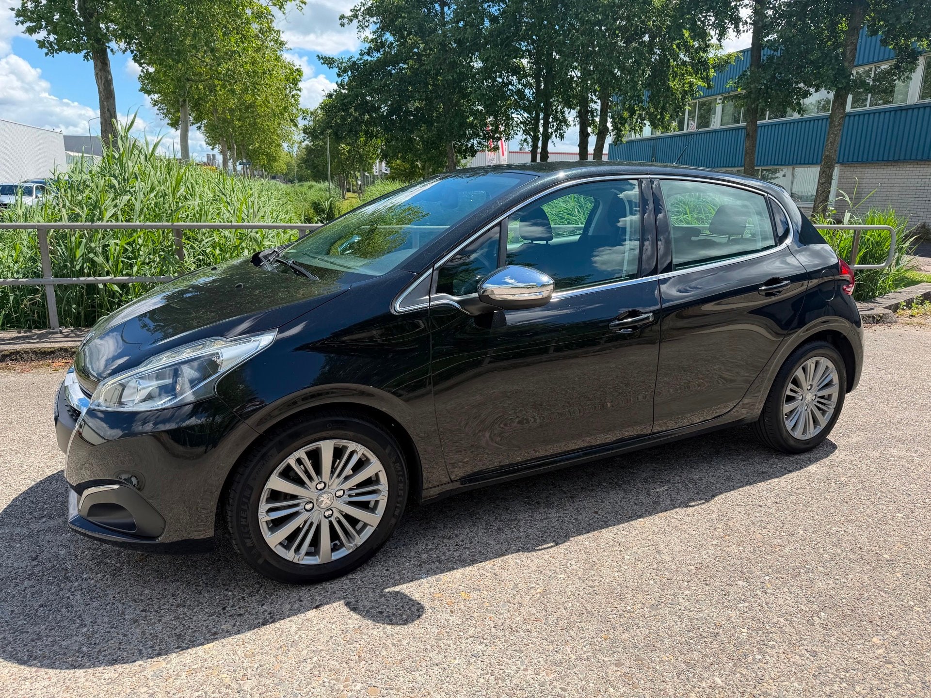 Peugeot 208 1.2 PureTech Allure!Automaat!Navi!PDC!Clima!, Auto's, Gebruikt, Euro 6, 1199 cc, Origineel Nederlands
