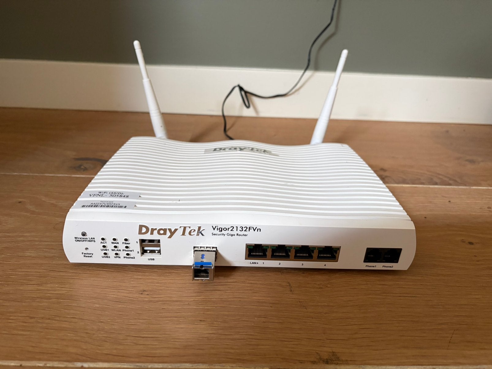 DrayTek Vigor2132FVn Security Giga Route, Ophalen of Verzenden, Gebruikt, Router met modem