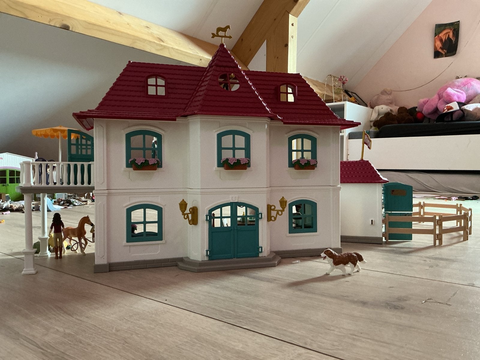 Schleich Landhuis met inrichting, stal en paarden, Ophalen of Verzenden, Zo goed als nieuw, Meisje