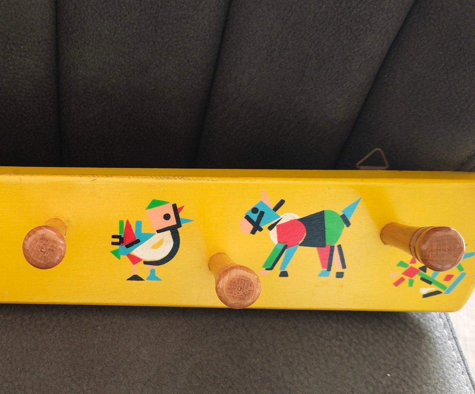 Charmante vintage kinderkapstok met dierenfiguren, Gebruikt, Ophalen of Verzenden, Minder dan 100 cm, Kinderkapstok