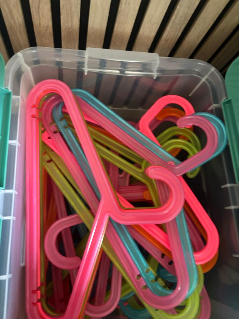 IKEA kledinghangers voor kinderen, diverse kleuren, Ophalen, Gebruikt, Kunststof, Kinderen