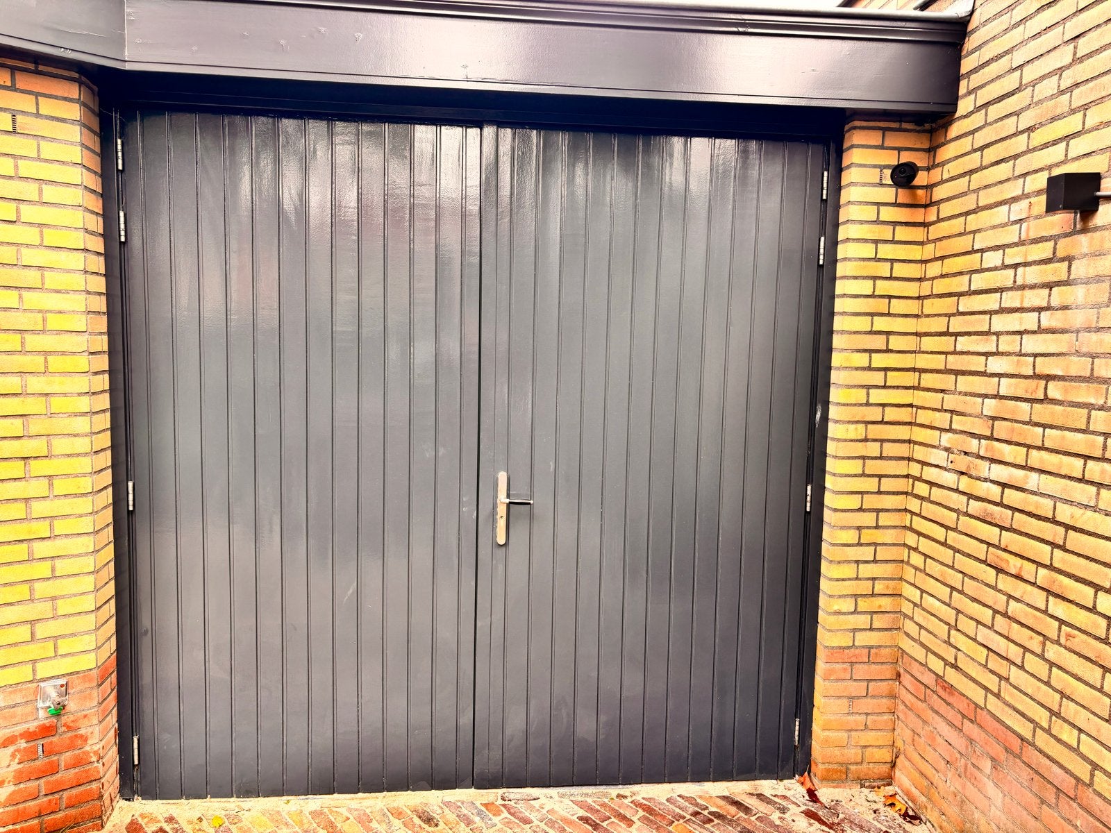 Openslaande Garagedeuren in erg mooie staat, Gebruikt, 215 cm of meer, Garagedeur, Hout