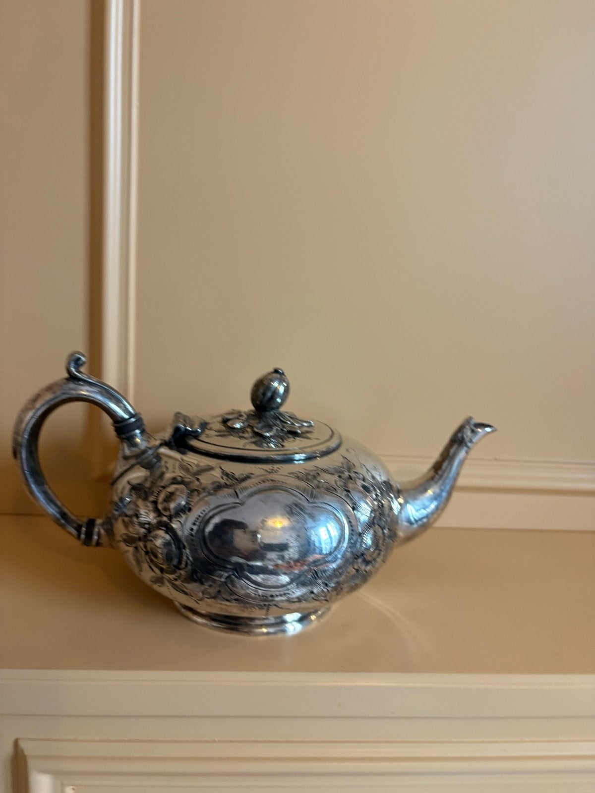Antieke Franse verzilverde  theepot met florale graveringen, Antiek en Kunst, Ophalen of Verzenden, Zilver