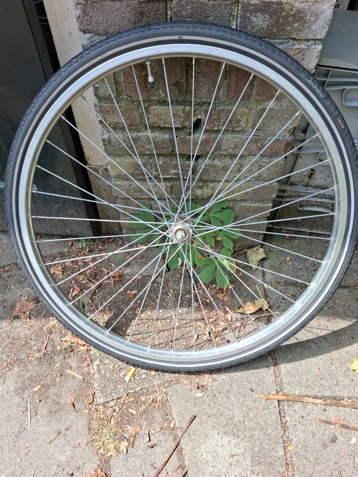 Voorwiel inclusief band, Fietsen en Brommers, Fietsonderdelen, Gebruikt, Aluminium, Stadsfiets, Ophalen