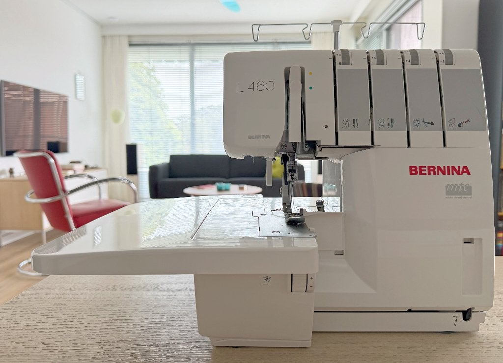 Bernina L460 Lockmachine, Hobby en Vrije tijd, Naaimachines en Toebehoren, Ophalen, Zo goed als nieuw, Lockmachine, Bernina