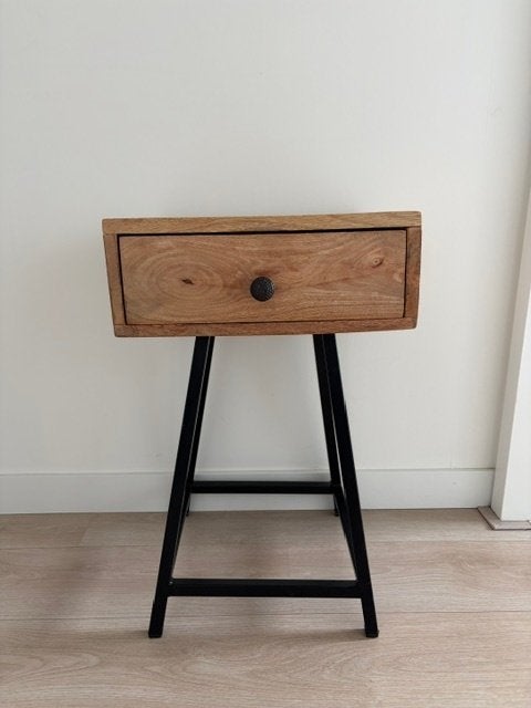 Set Nachtkastjes/bijzettafels, Minder dan 55 cm, Vierkant, Zo goed als nieuw, Industrieel