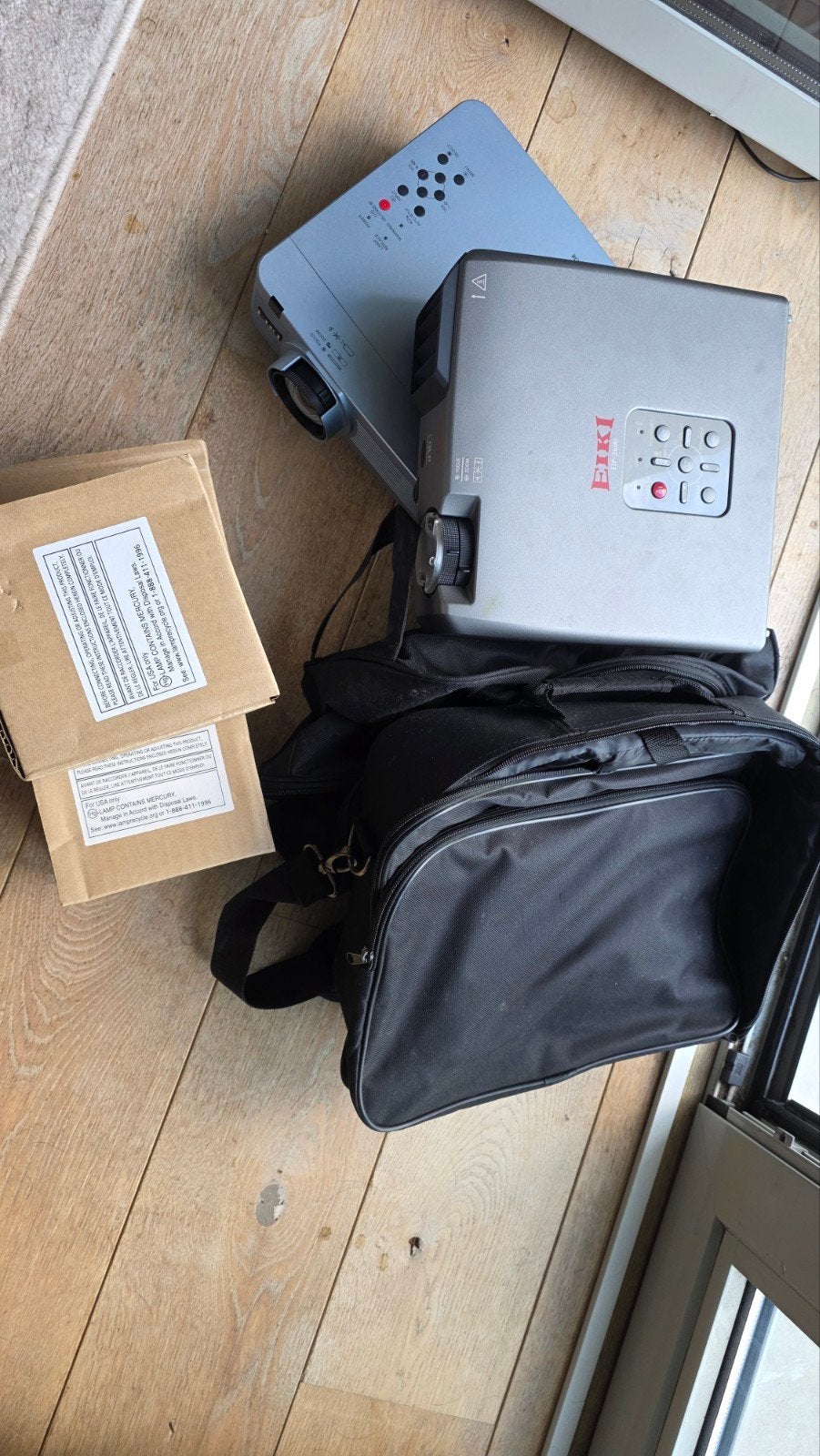 2x Eiki Beamers (EIP-2600 & LC-WB200) met tas, Gebruikt, Ophalen of Verzenden, Eiki, DLP