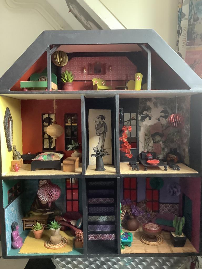 Prachtig ingericht poppenhuis hout, Japans en Oosters, Verzamelen, Poppenhuizen en Toebehoren, Ophalen, Zo goed als nieuw, Poppenhuis