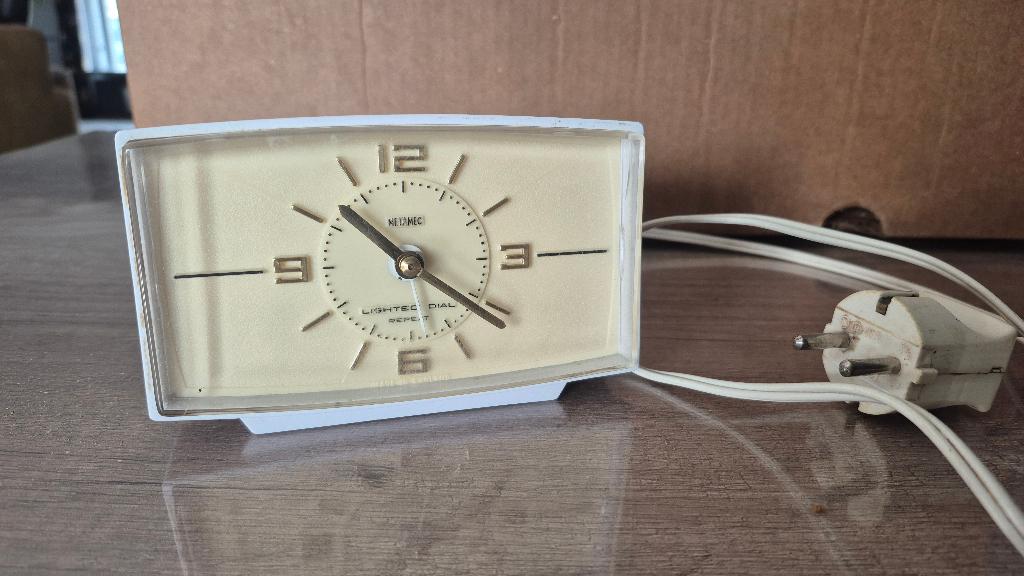 Vintage Metamec electric wekker, Witgoed en Apparatuur, Wekkers, Ophalen of Verzenden, Gebruikt, Analoog