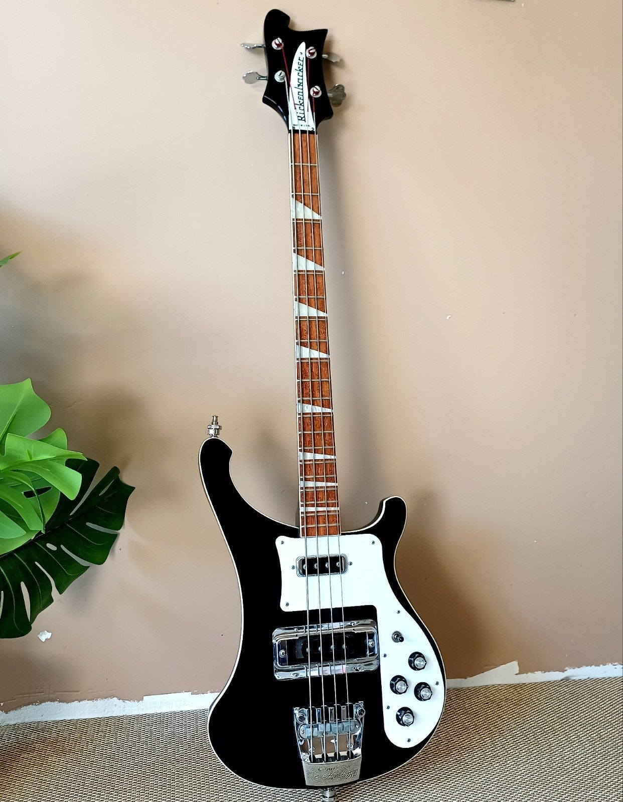 Rickenbacker 4003 Jetglo (2011), Ophalen