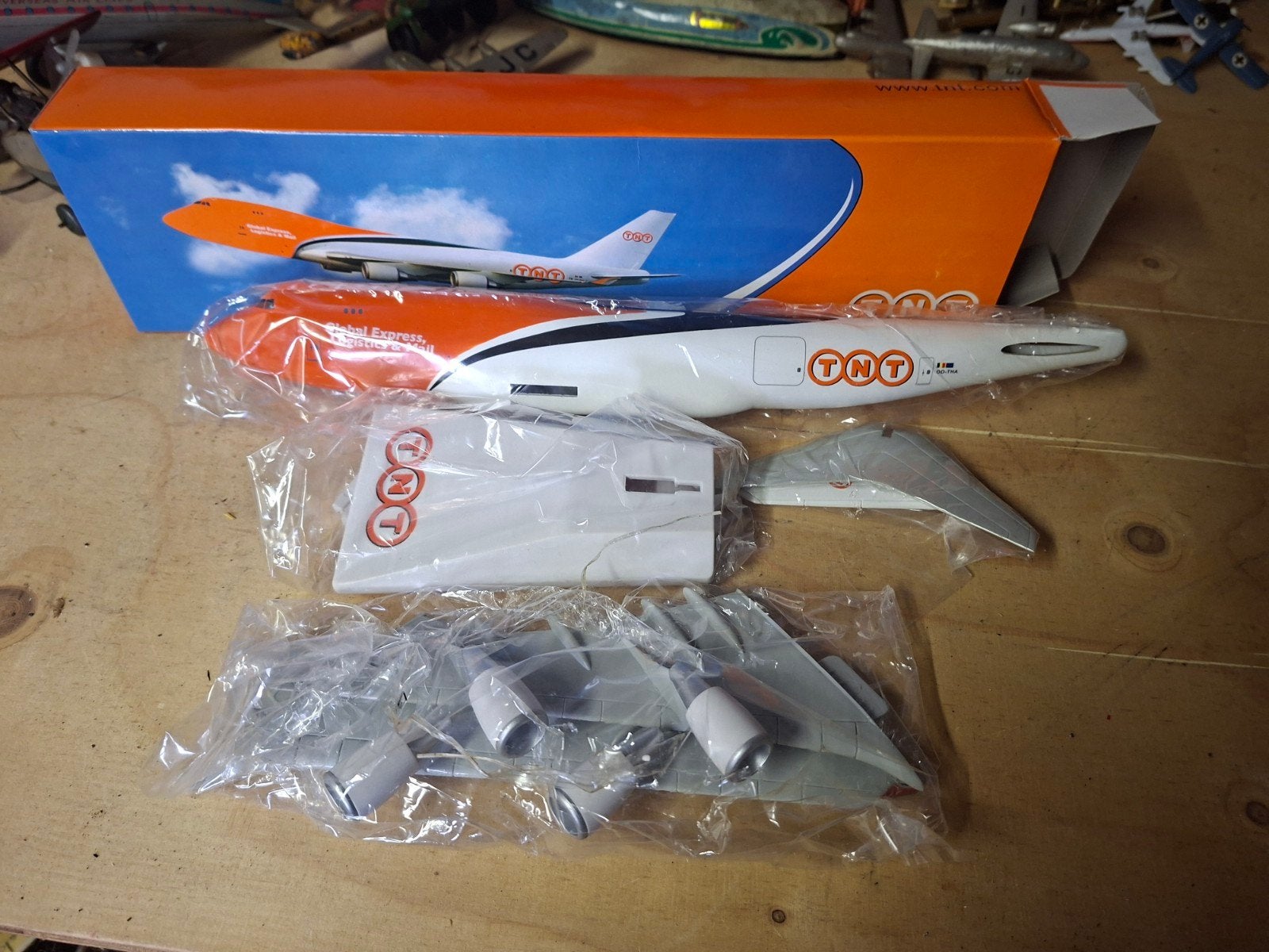 TNT airways herpa wings vliegtuig, Verzamelen, Ophalen, Nieuw, Schaalmodel