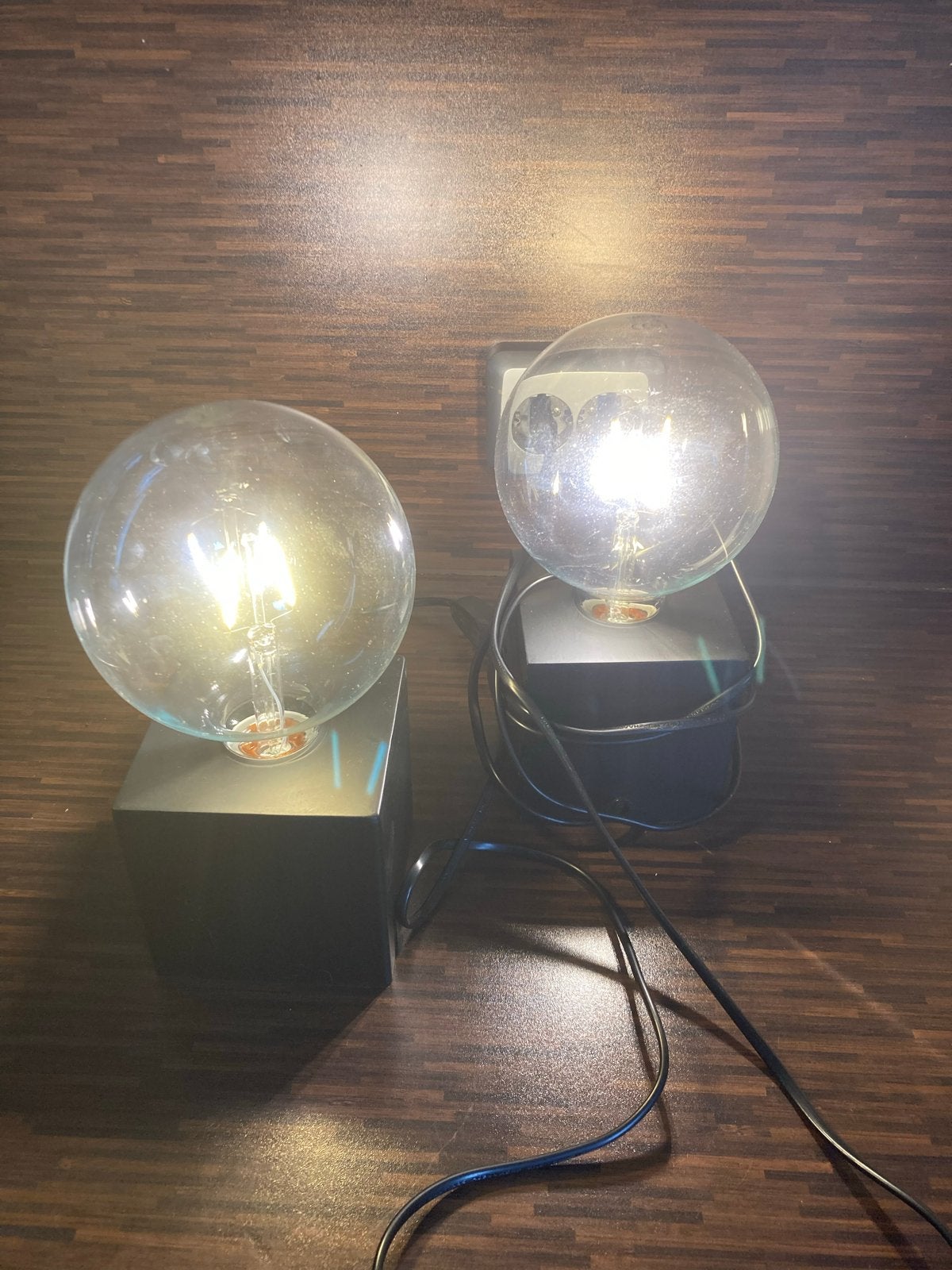 2 moderne schemerlampen met grote LED bollen, Ophalen, LED verlichting, E27 (groot), Zo goed als nieuw