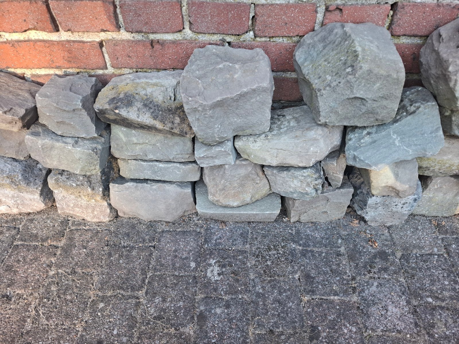 Stenen, cobblestones, keien.
70 stuks, Ophalen, Gebruikt, Overige materialen
