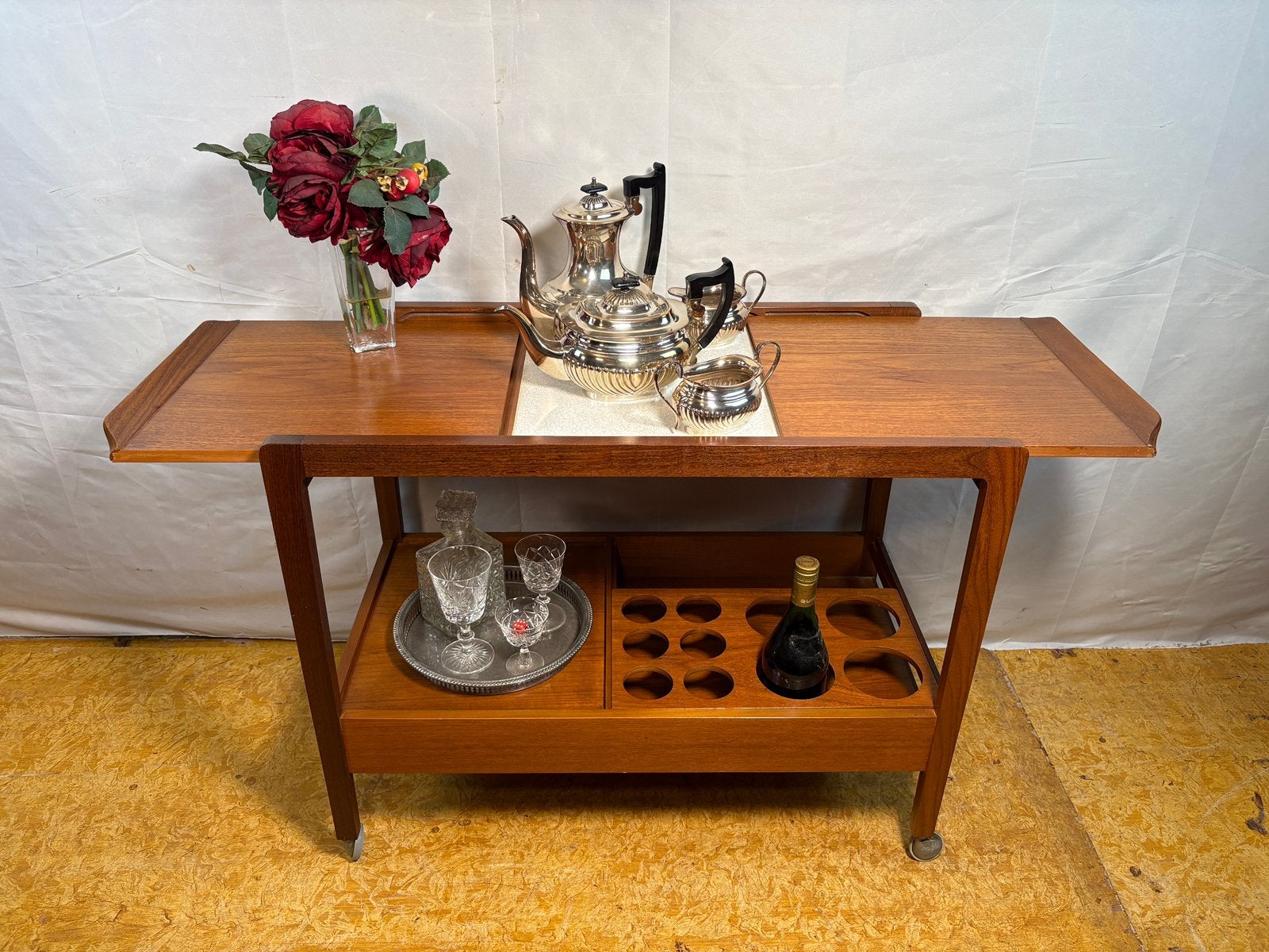 Gratis bezorging!MidCentury Vintage RetroTeakBar Trolley1960, Gebruikt, Remploy, Mid century retro vintage teak bar trolley uitschuifbar 1960
