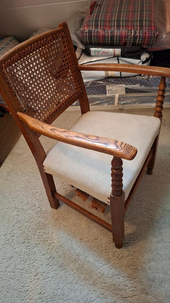 Vintage houten stoel met rieten rugleuning (defect), Antiek en Kunst, Antiek | Meubels | Stoelen en Banken, Ophalen