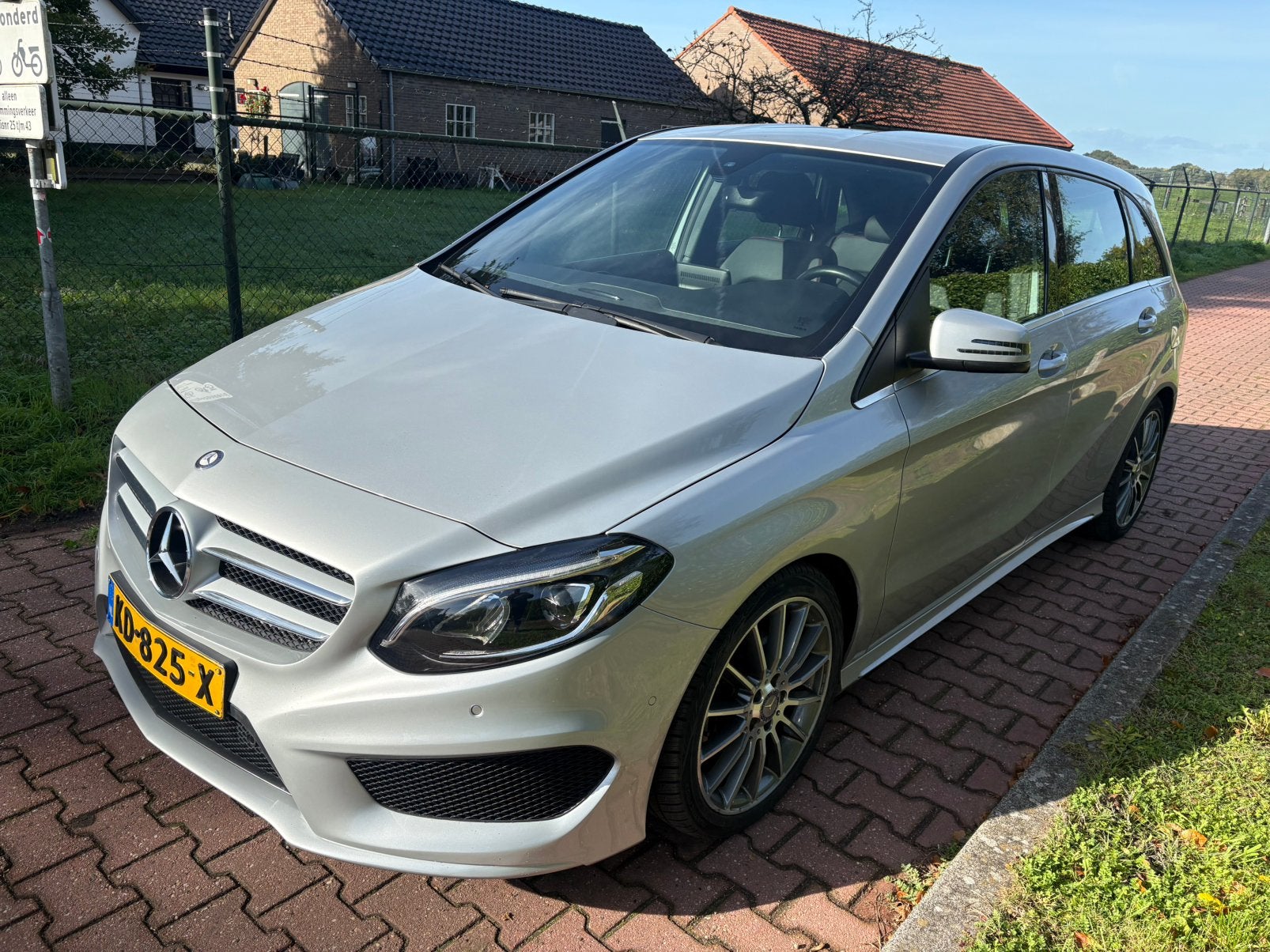 Mercedes-Benz B-Klasse AMG edition 1.6 B180  BE Dct7 2016, 1325 kg, 4 cilinders, 122 pk, Zilver of Grijs