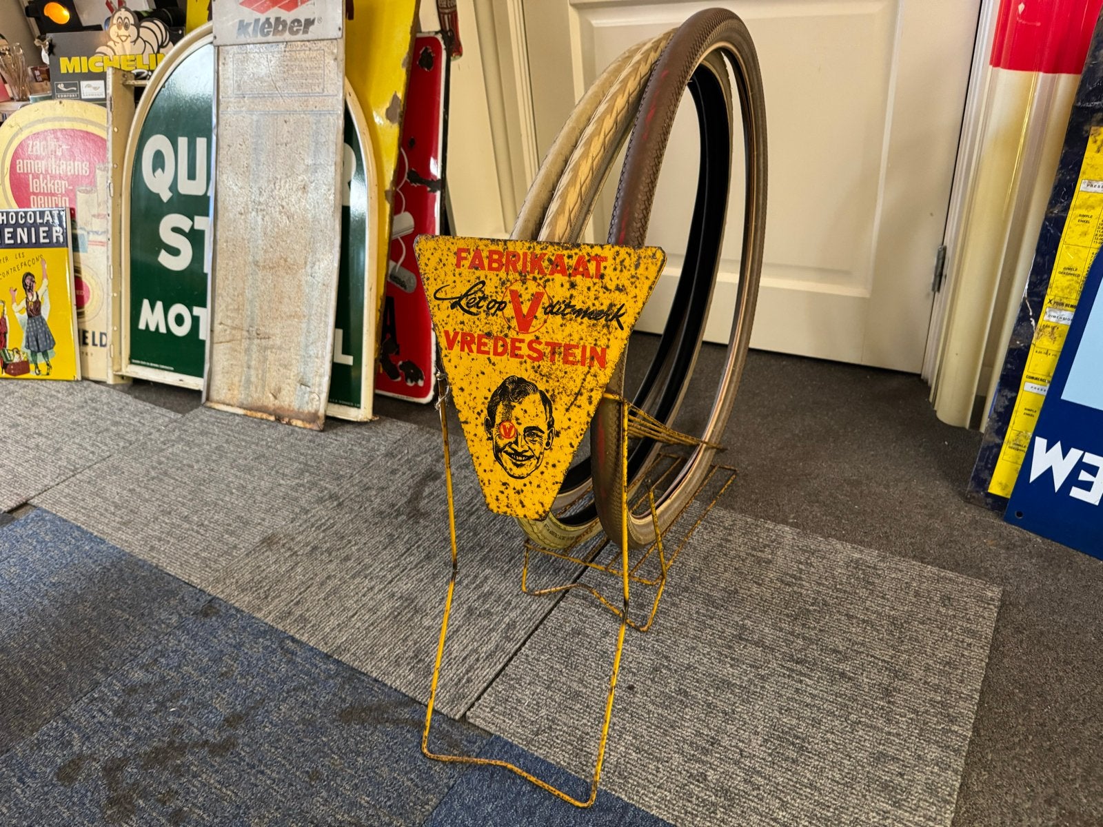 Vintage Vredestein fietsbanden display met banden, Ophalen, Gebruikt, Overige typen