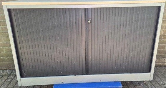Arend metalen kast met slot en houtlook afdekplaat, Ophalen