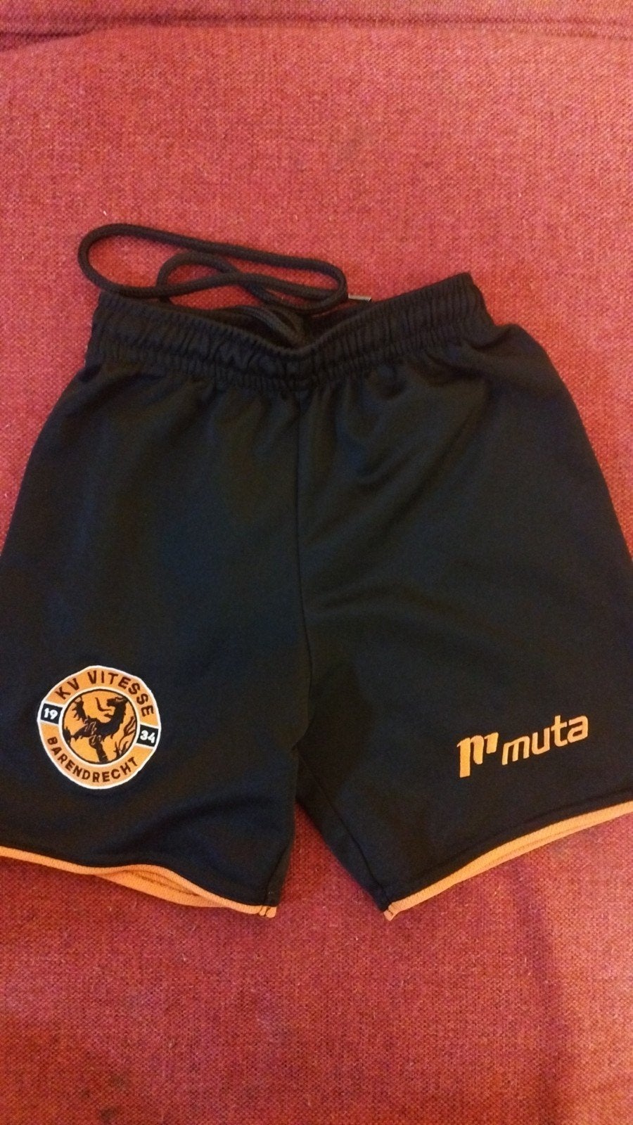 KV Vitesse wedstrijdbroekje maat 128 (2 voor €7,95), Gebruikt, Jongen of Meisje, Sportkleding, Ophalen