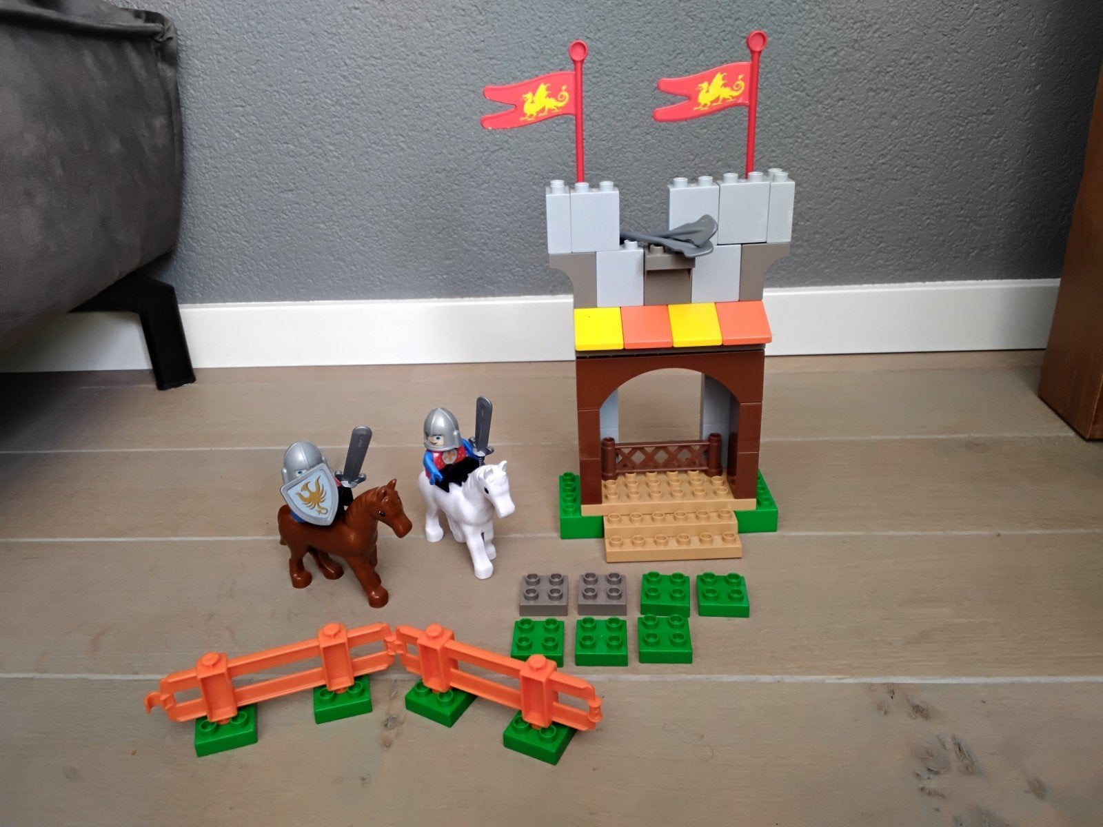 Kasteel met ridders en paarden, Ophalen of Verzenden, Gebruikt