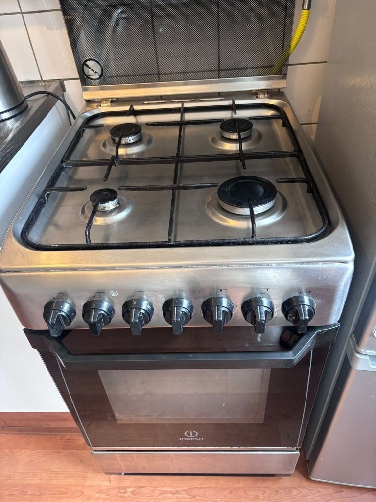 Indesit Fornuis, Witgoed en Apparatuur, Ophalen, Gebruikt, 4 kookzones, Gas