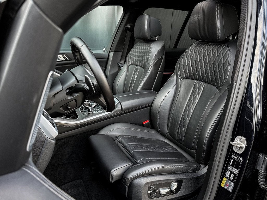 BMW X5 XDrive45e High Executive 3X M-SPORT B&W/TREKHAAK/PANO, Auto's, 394 pk, Zwart, Vierwielaandrijving, Hybride Elektrisch/Benzine