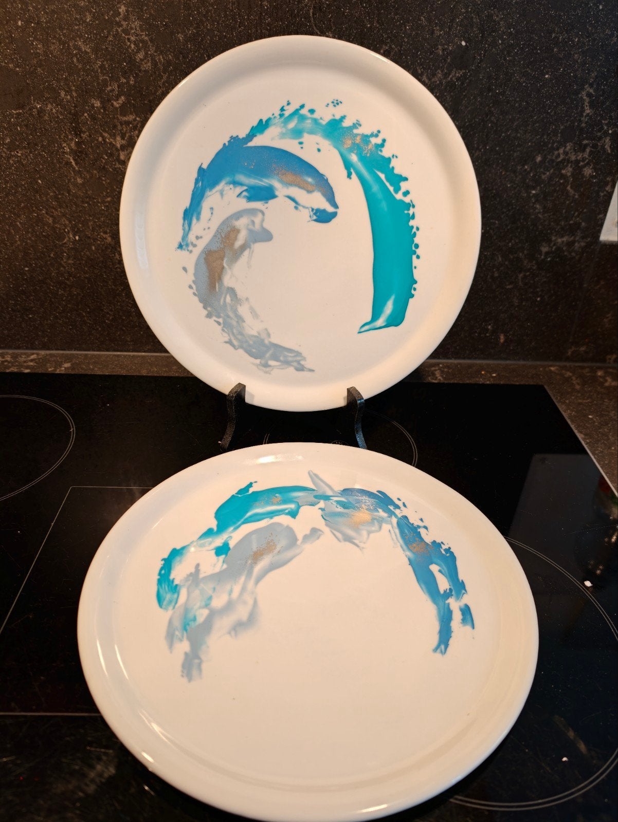 2 handbeschilderde Saturnia design borden, 30,5 cm, Antiek en Kunst, Ophalen of Verzenden