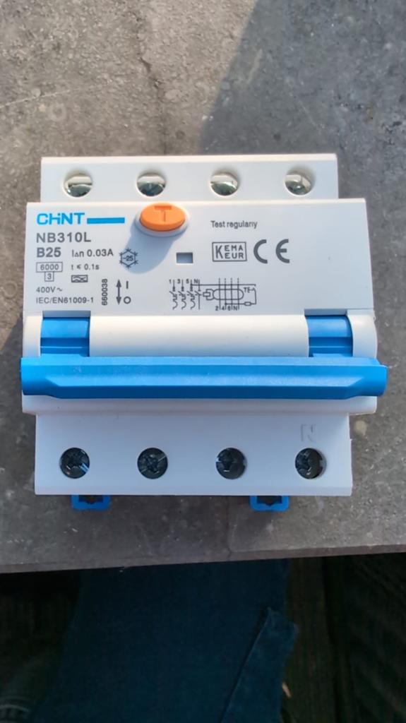 CHiNT NB310L B25 Aardlekschakelaar zgan, Ophalen of Verzenden