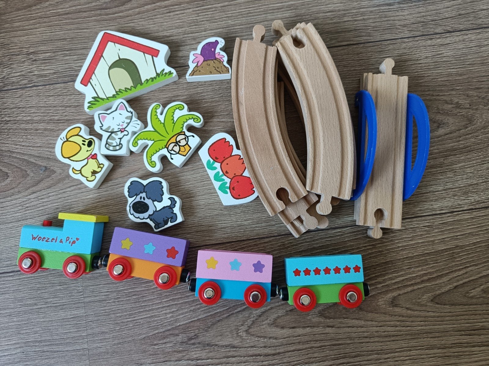 Houten treinbaan Woezel en Pip met figuren, Ophalen of Verzenden, Gebruikt
