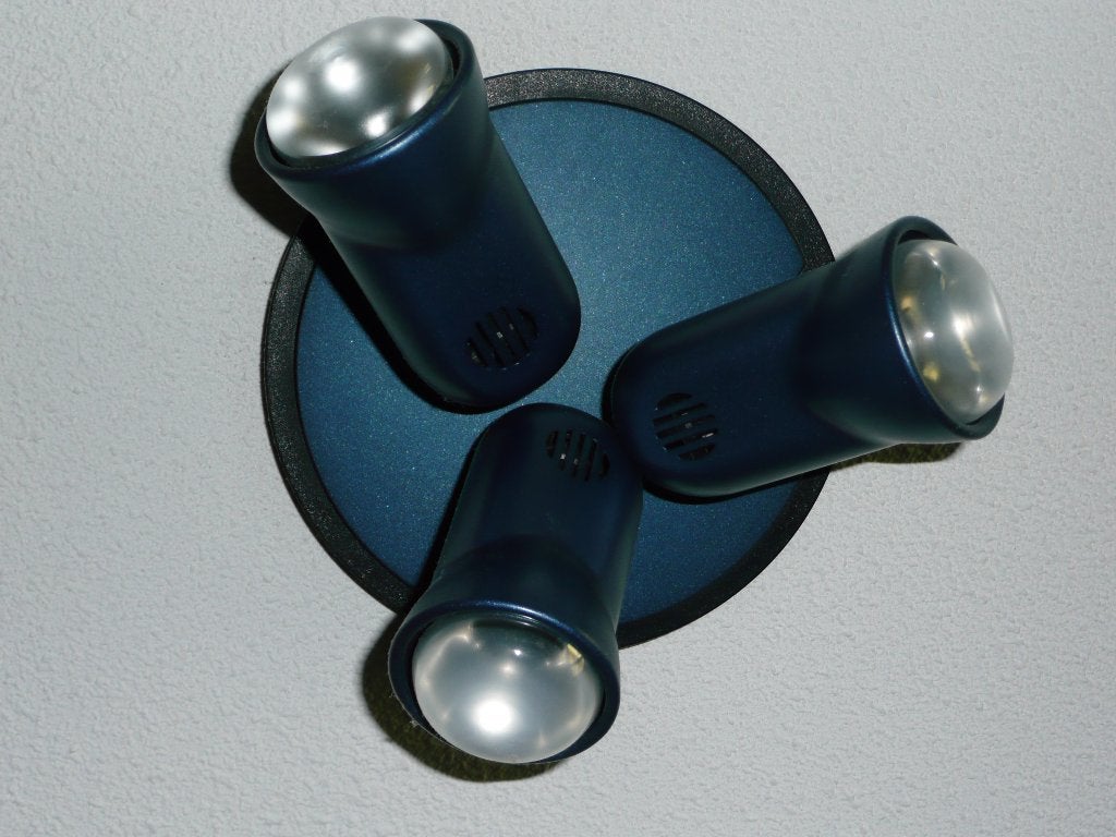 Lamp drie spots halogeen blauw (wij versturen niet), Ophalen, Halogeen, Metaal of Aluminium, Zo goed als nieuw