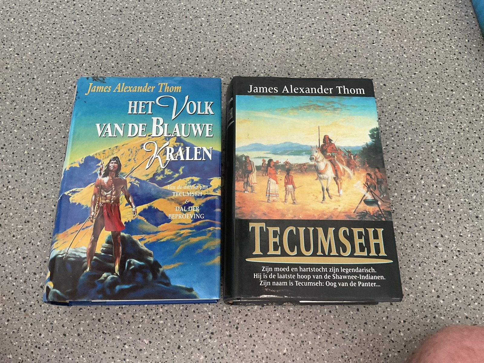 James Alexander Thom - Volk van de Blauwe Kralen & Tecumseh, Ophalen of Verzenden, Gelezen, Amerika