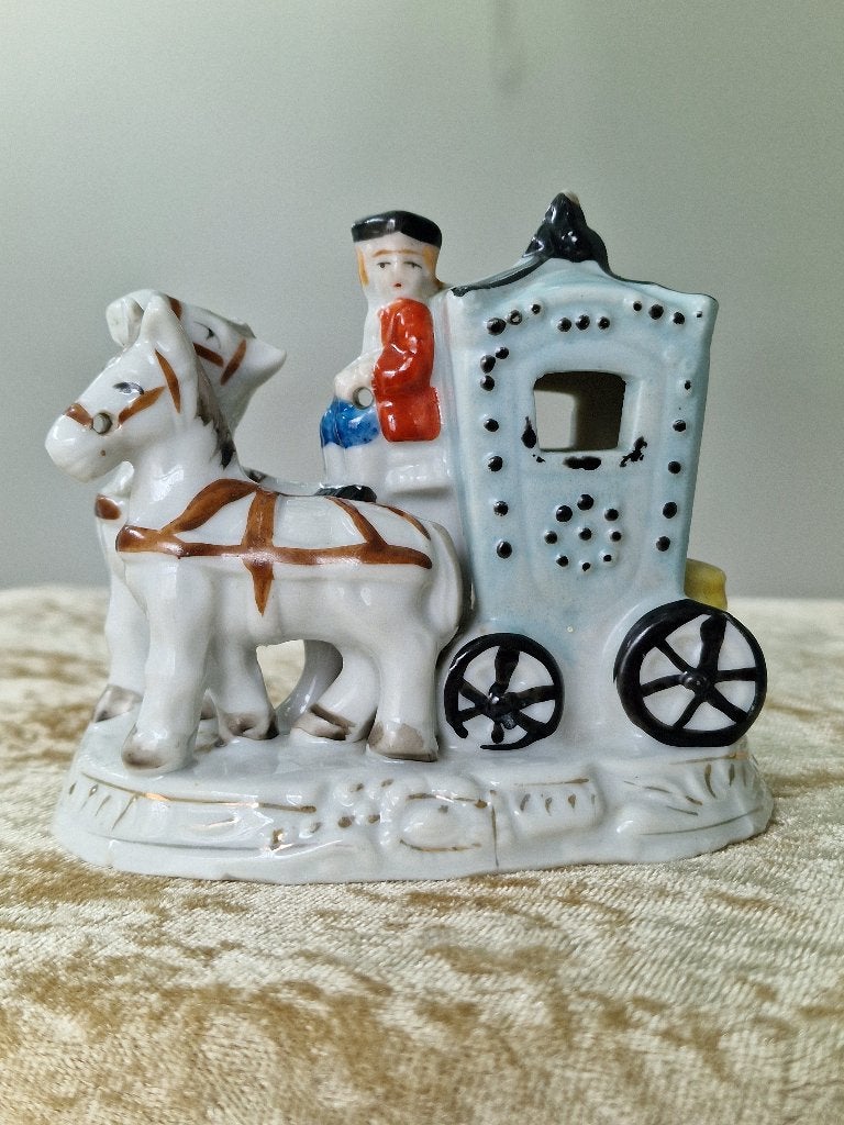 Vintage porseleinen koets paarden beeldje brocante decor, Ophalen of Verzenden, Zo goed als nieuw, Dier