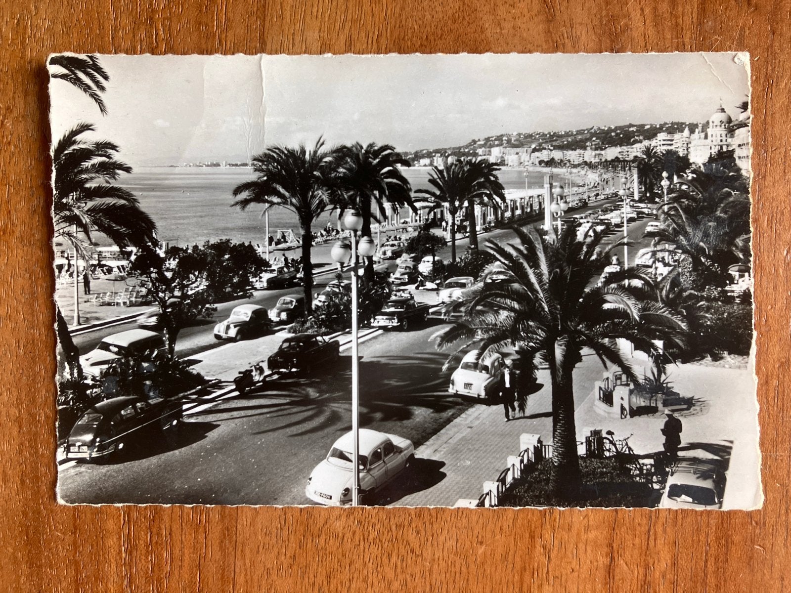 Oude auto’s aan de Promenade des Anglais, Nice, Verzamelen, Ophalen of Verzenden, 1960 tot 1980, Gelopen, Frankrijk