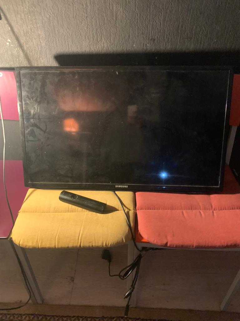 Samsung 32 inch UE32EH5000 TV, Ophalen, Zo goed als nieuw, 50 Hz, Samsung