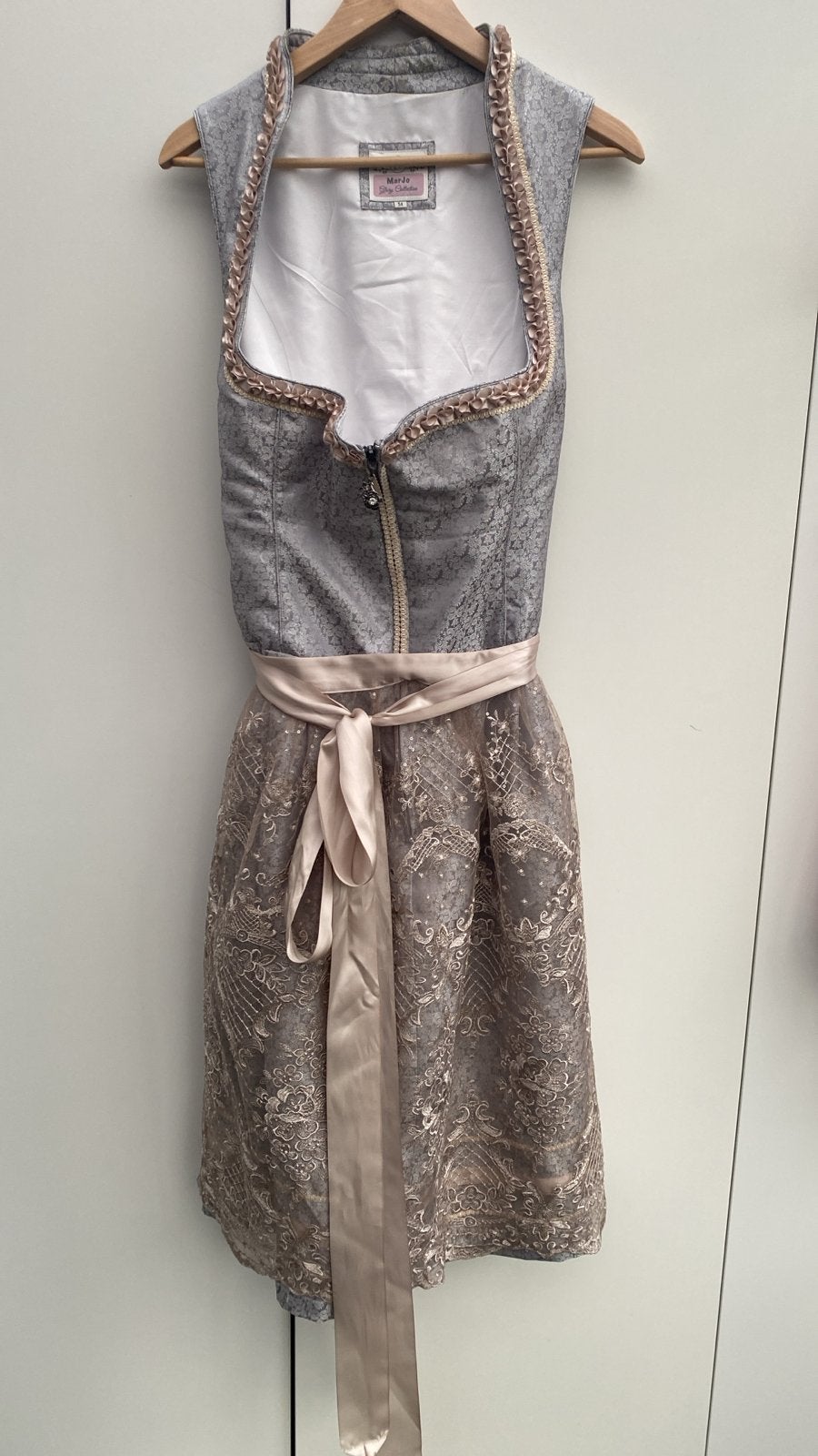 MarJo Dirndl 'Glory Collection' - Maat 54, Ophalen of Verzenden, Zo goed als nieuw, Grijs, Jurk