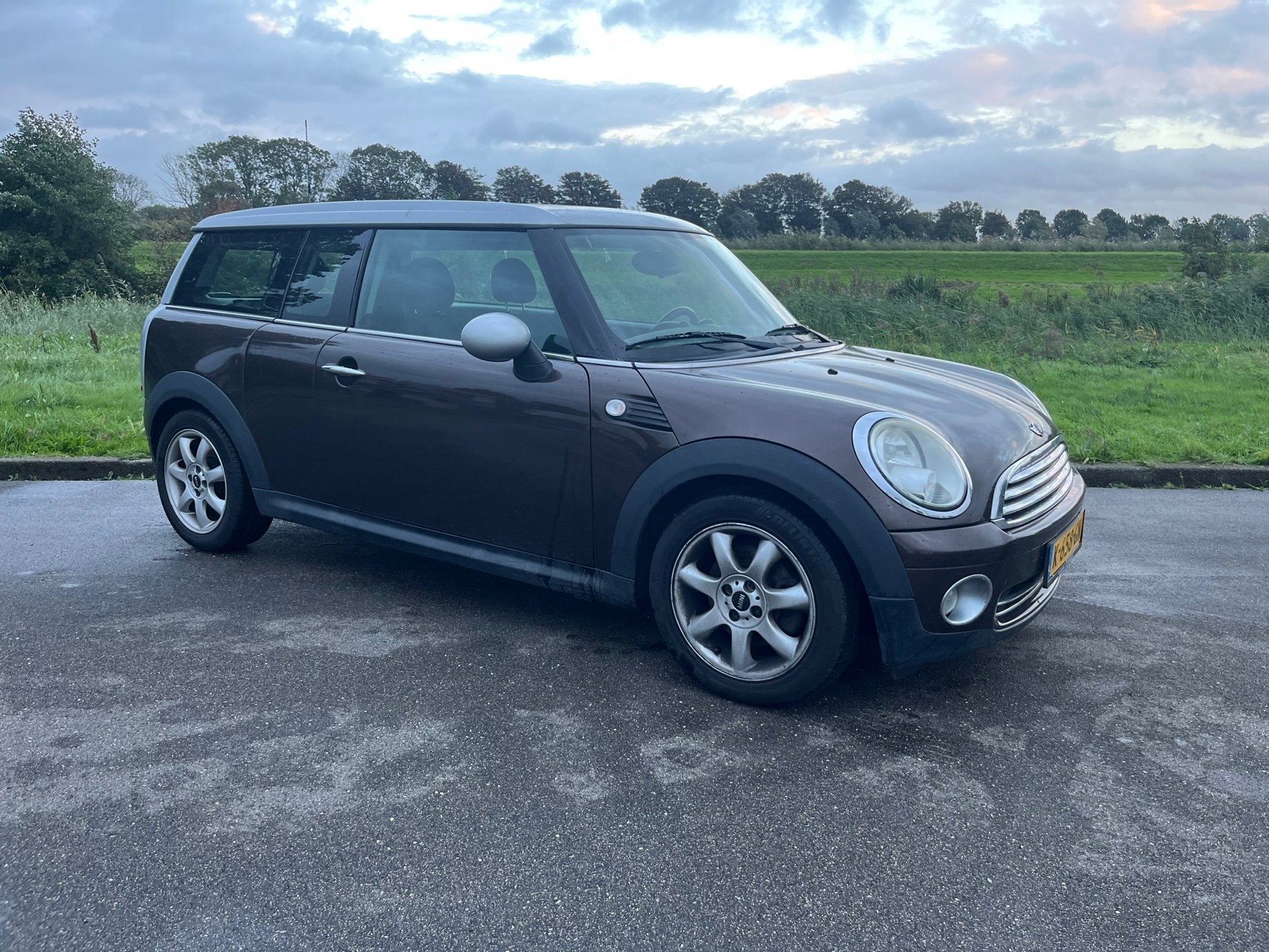 Mini Clubman 1.6 Cooper Pepper BJ 2003 Goed onderhouden NIeu, Voorwielaandrijving, Gebruikt, 4 cilinders, Bruin