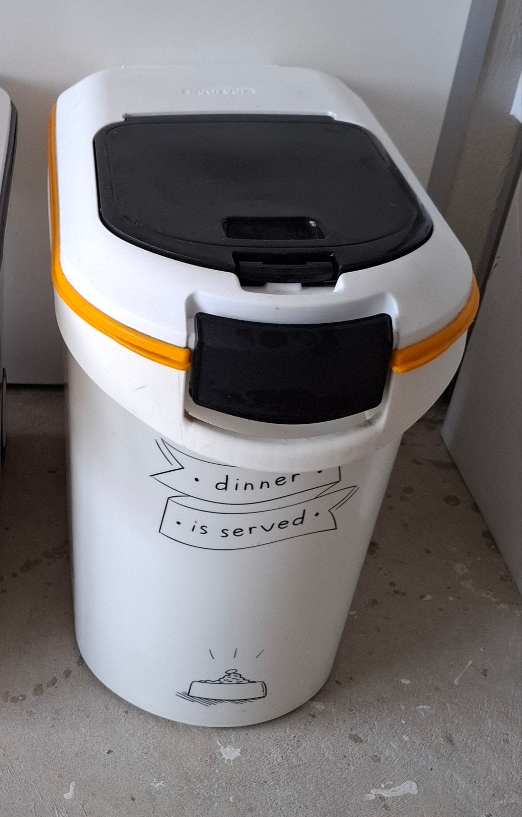 Curver dierenvoer container. Voor 12 kg voer ( 35 liter), Dieren en Toebehoren, Hondenvoerbakken en Drinkbakken, Ophalen, Gebruikt