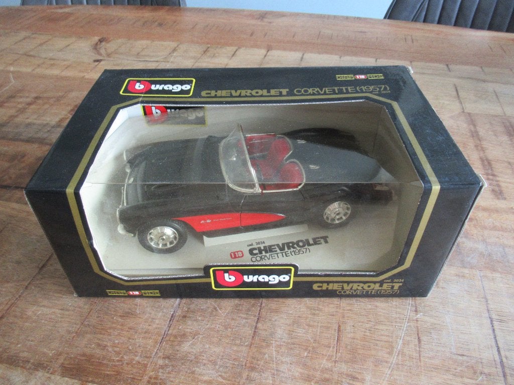 Burago zwarte Chevrolet Corvette 1957 Die-Cast Model 1:18, Ophalen of Verzenden, Nieuw, Auto, Bburago