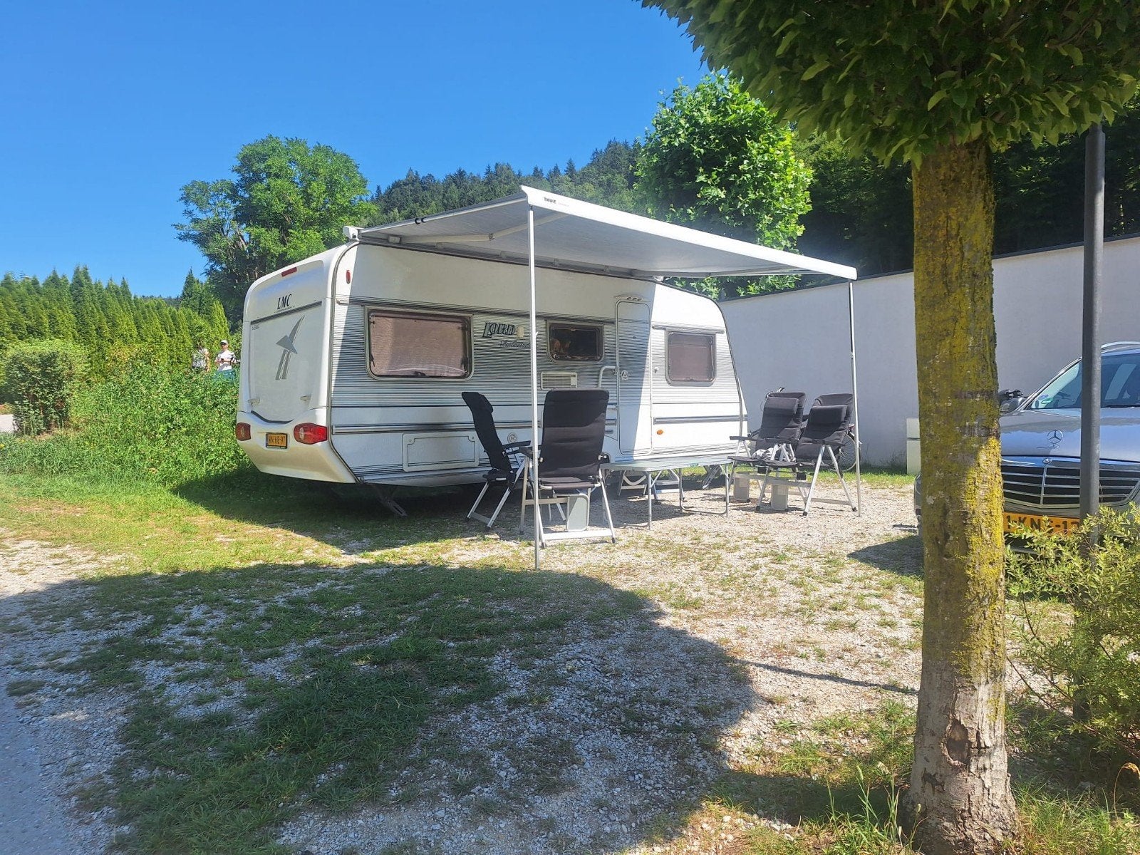 LMC Lord Ambassador 530 met mover en enkele bedden, Rondzit, Particulier, Luifel, 6 tot 7 meter