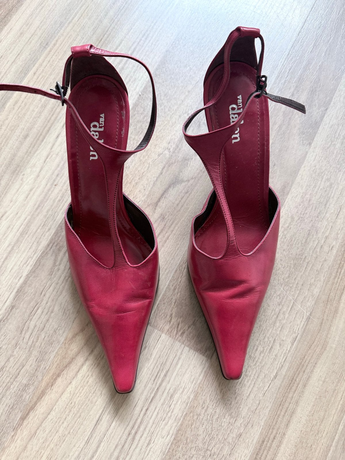 Van Dalen rode pumps met bandjes - Maat 38, Ophalen of Verzenden, Gedragen, Rood, Pumps
