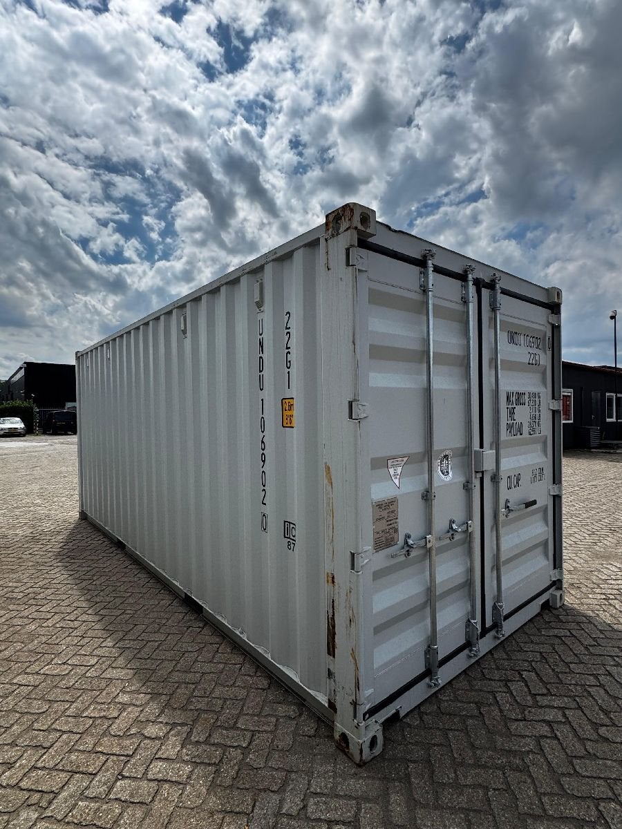 VERNOOY ZEECONTAINER 20FT 8.6 106902 KOOPJE MET SCHADE, Vernooy Containers B.V., Dave@vernooy.nl, Kellensedwarsweg 9
4004 JC  Tiel, NL