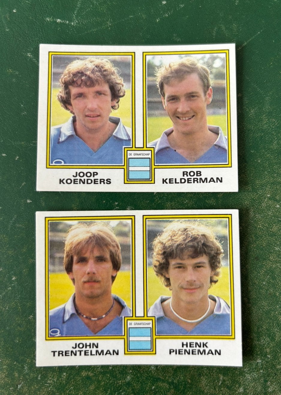 2 panini plaatjes De Graafschap voetbal 81, Ophalen of Verzenden
