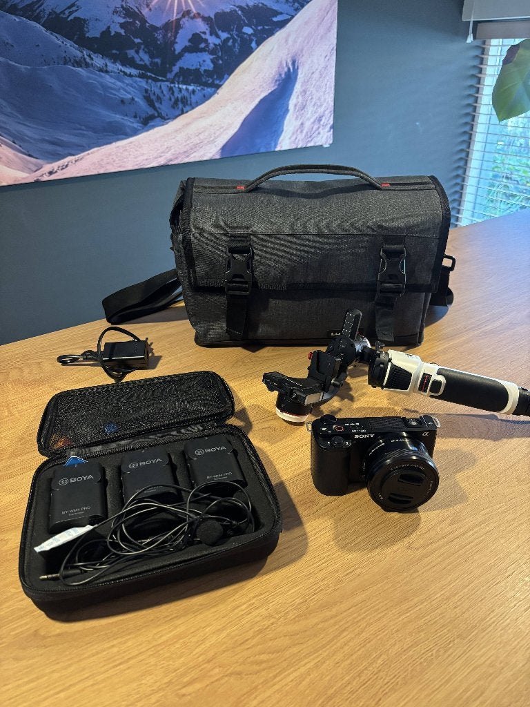 Sony ZV-E10 vlogcamera + lens, gimbal & microfoon